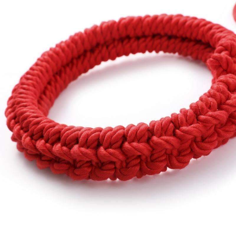 Red rope collar for restraint play