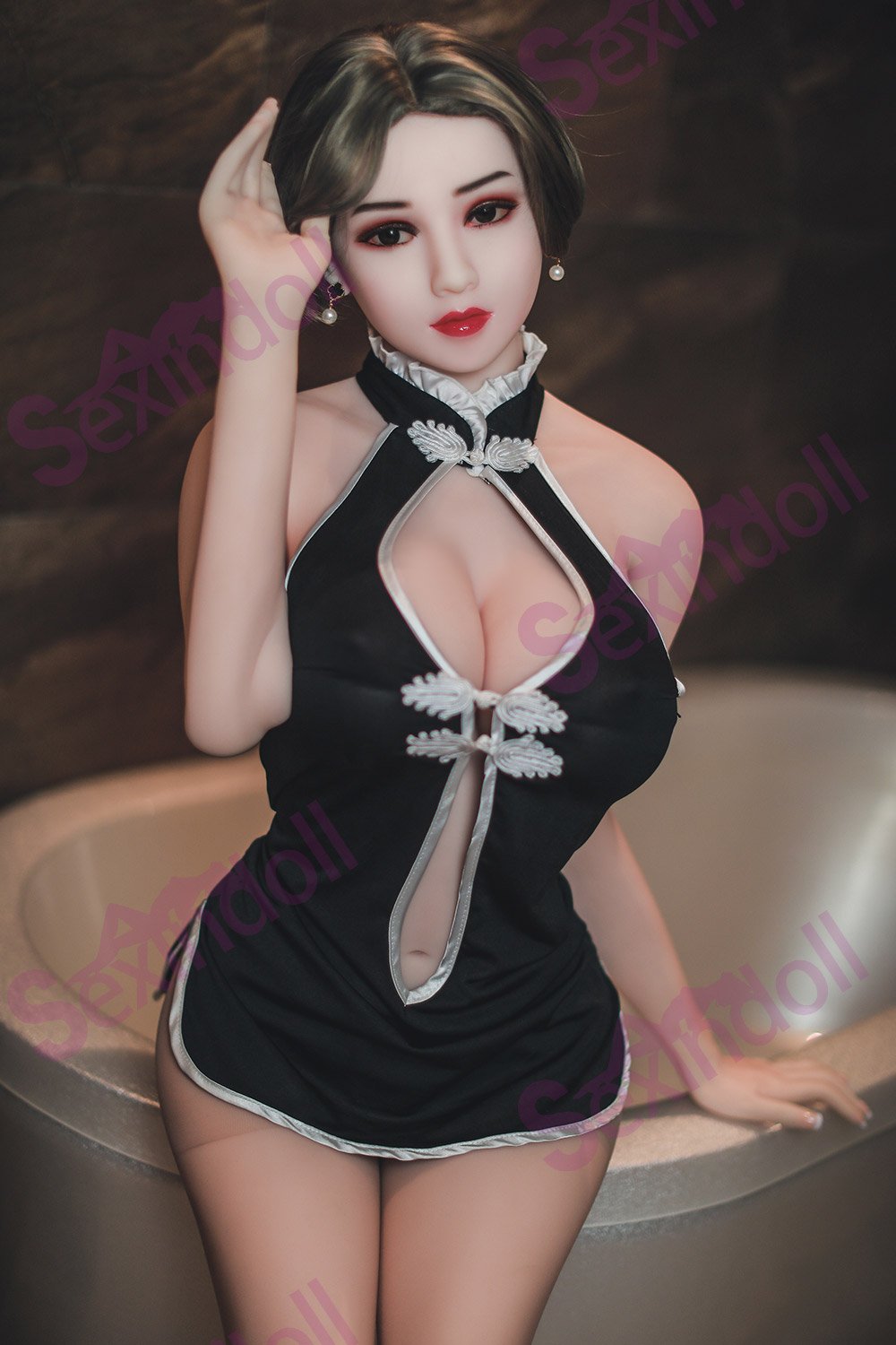 Kayla doll with realistic back and side curves