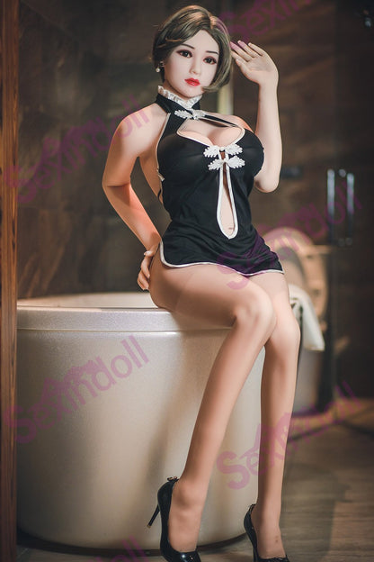 Kayla wearing a sexy black dress and heels

