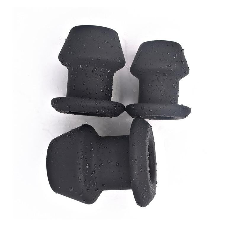 Kinky huge tunnel butt plug for satisfaction